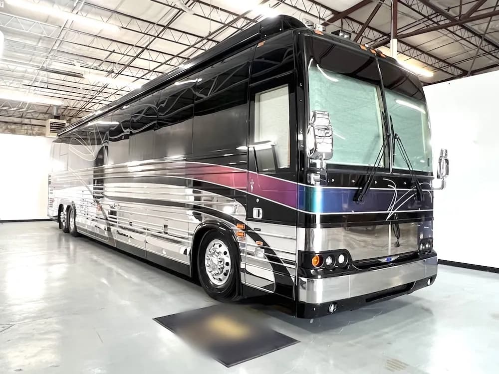 2001 Prevost Country Coach XLII Motorcoach - Image 1