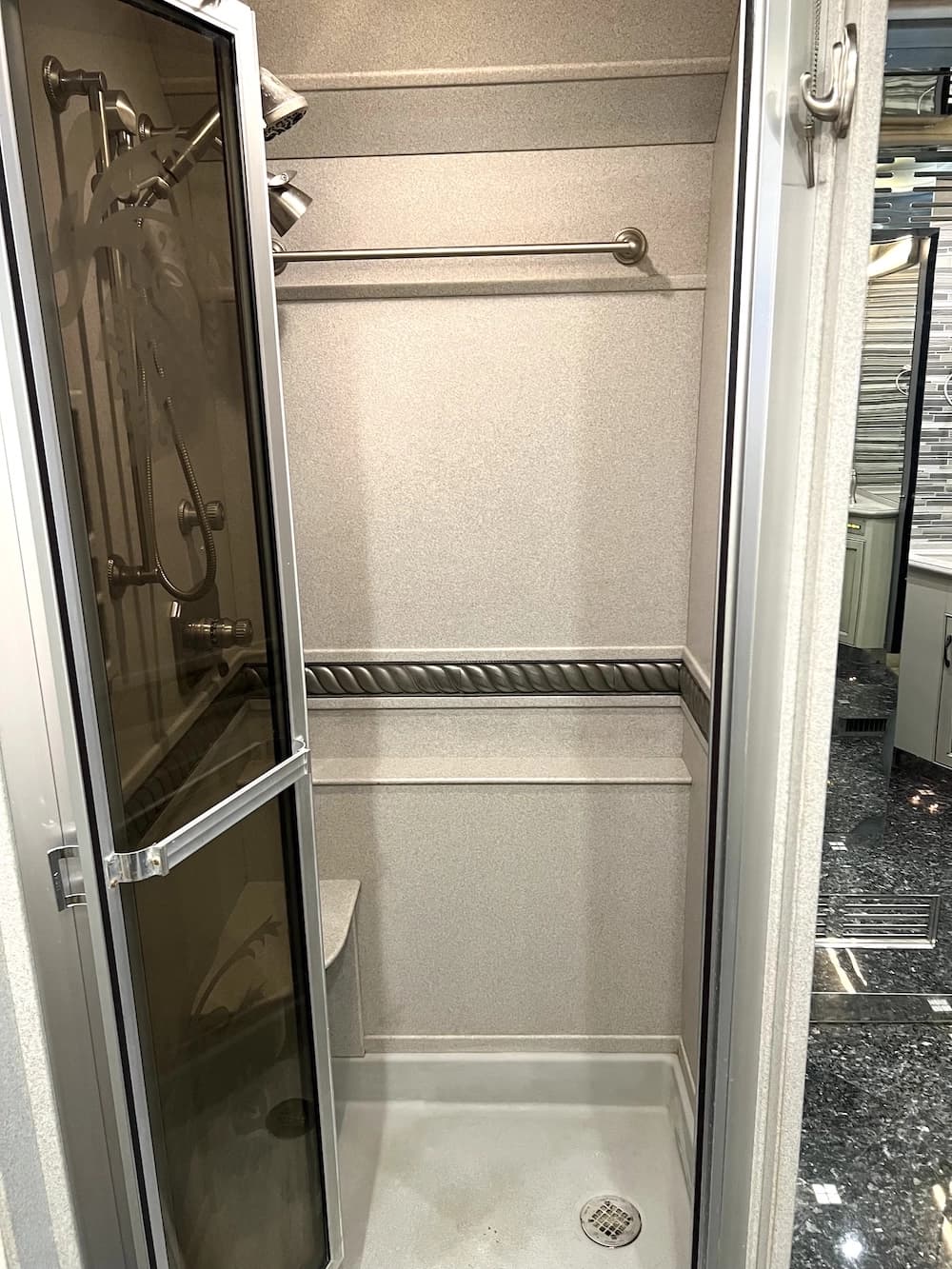 2001 Prevost Country Coach XLII Motorcoach - Image 14