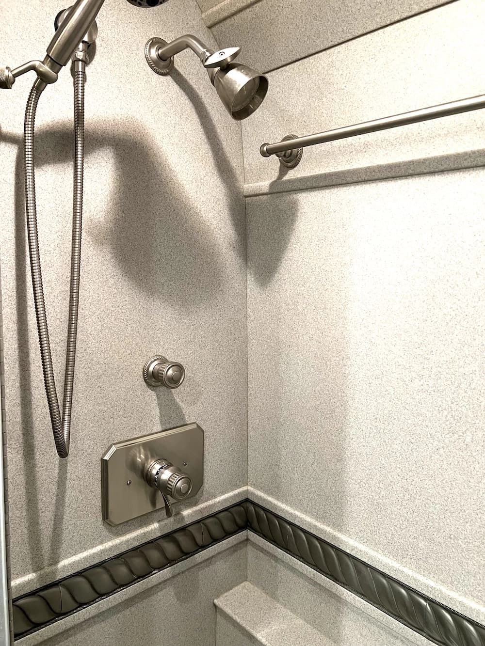 2001 Prevost Country Coach XLII Motorcoach - Image 15
