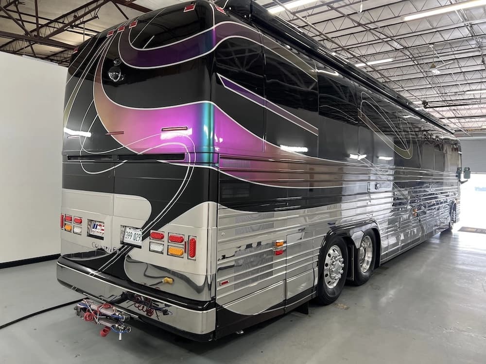 2001 Prevost Country Coach XLII Motorcoach - Image 6