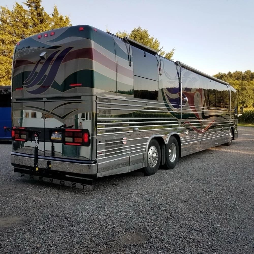 2001 Prevost Featherlite XLII Motorcoach - Image 3