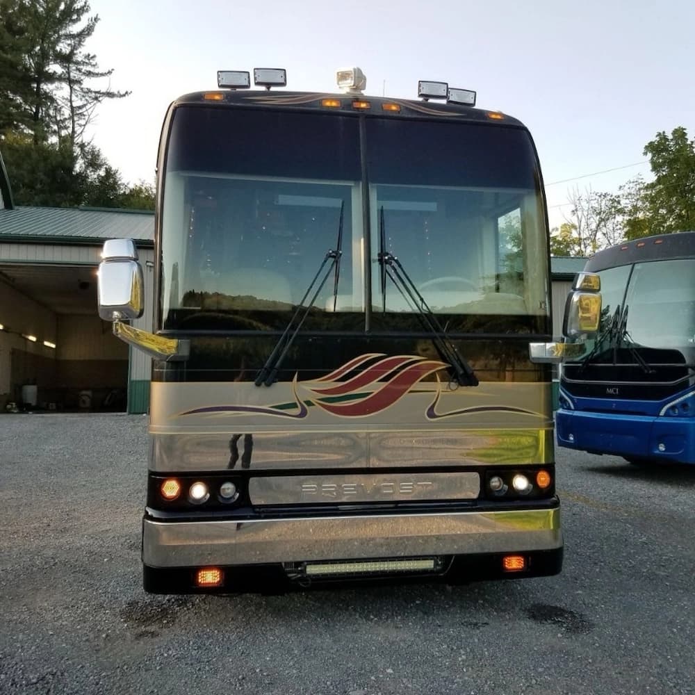 2001 Prevost Featherlite XLII Motorcoach - Image 5