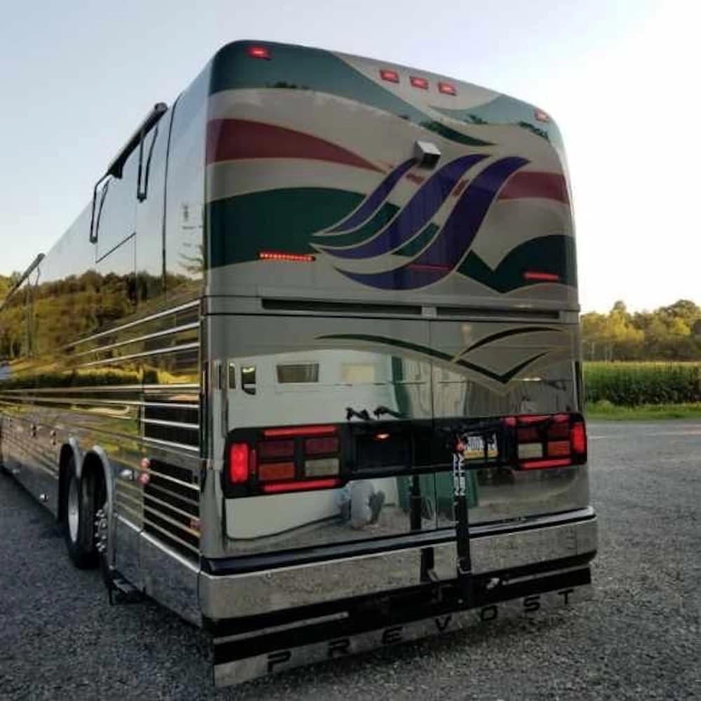 2001 Prevost Featherlite XLII Motorcoach - Image 6