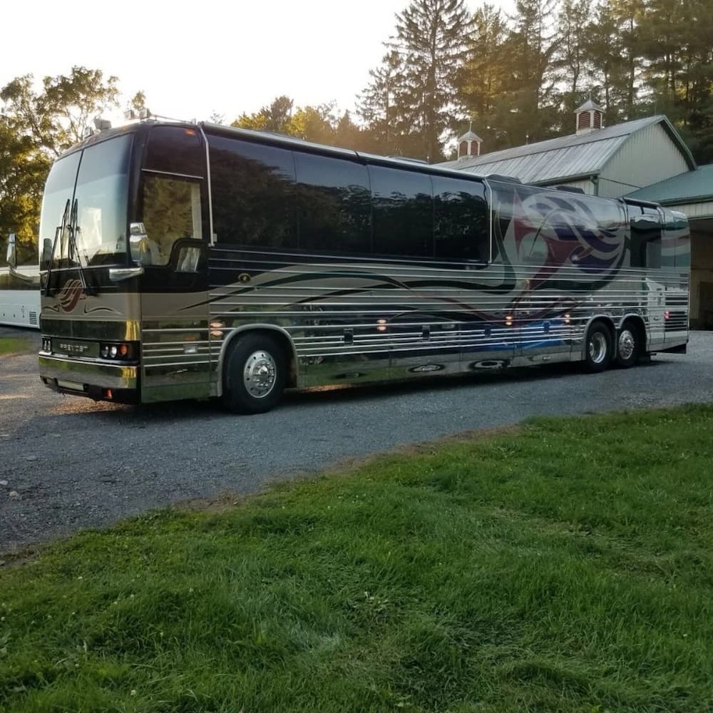 2001 Prevost Featherlite XLII Motorcoach - Image 7