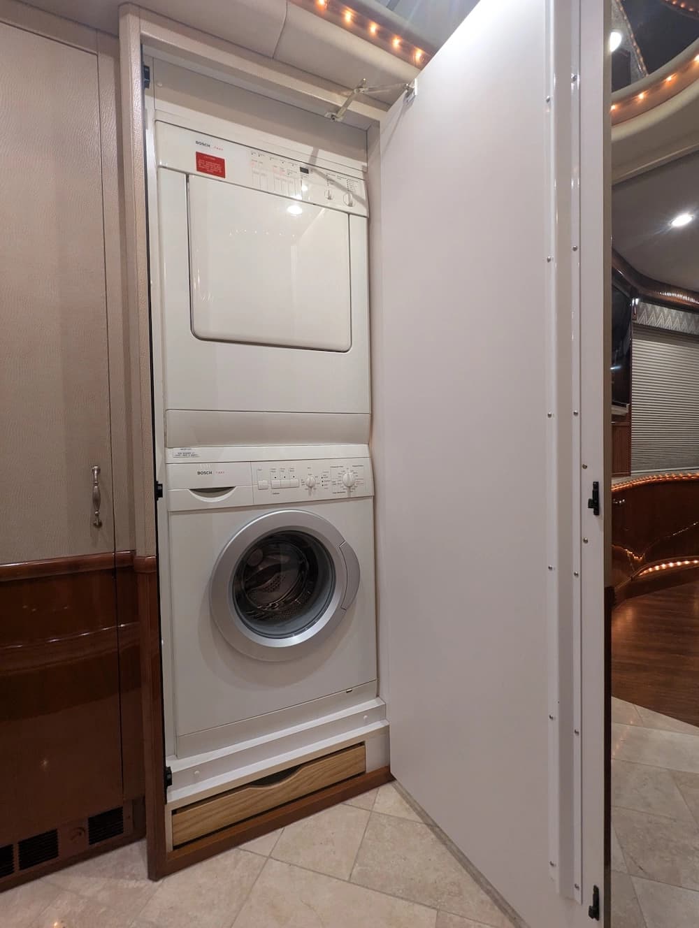2006 Prevost Liberty Elegant Lady H3-45 Motorcoach - Image 17