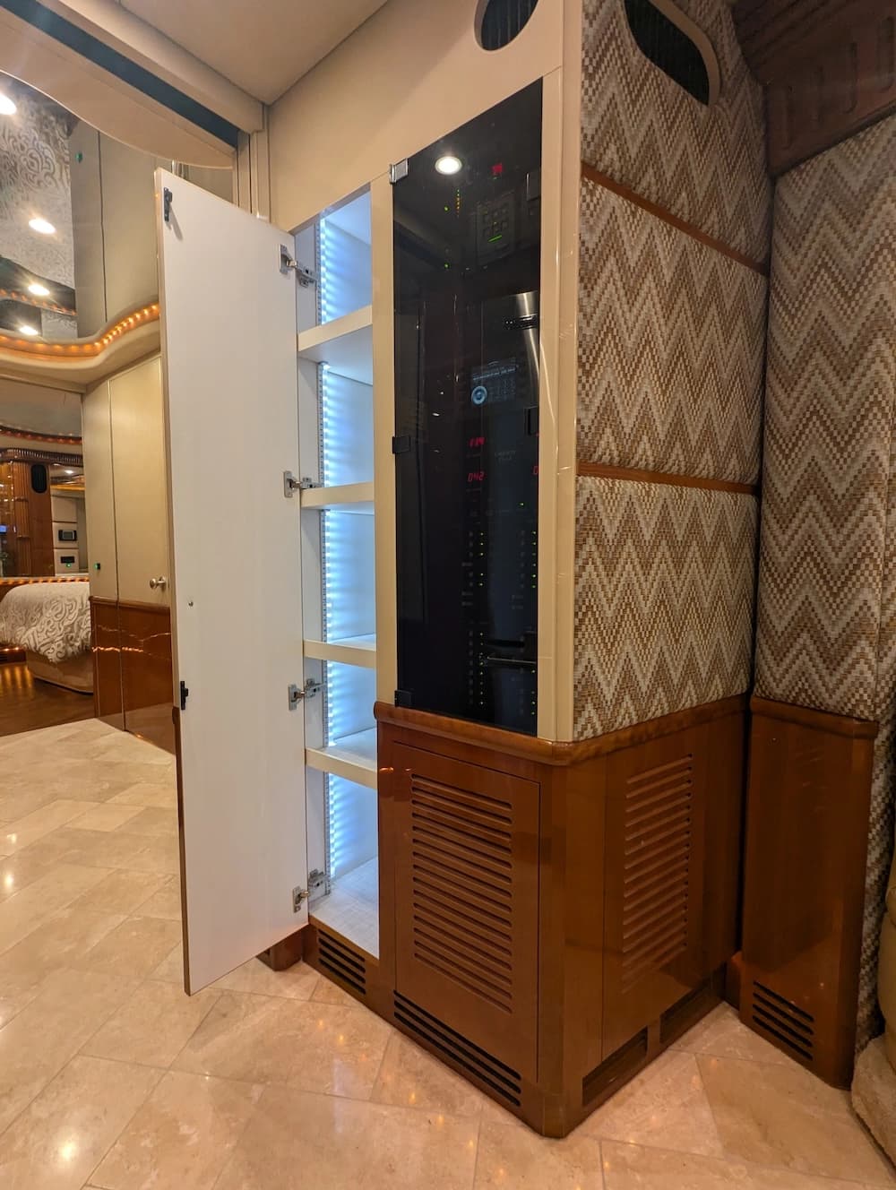2006 Prevost Liberty Elegant Lady H3-45 Motorcoach - Image 20