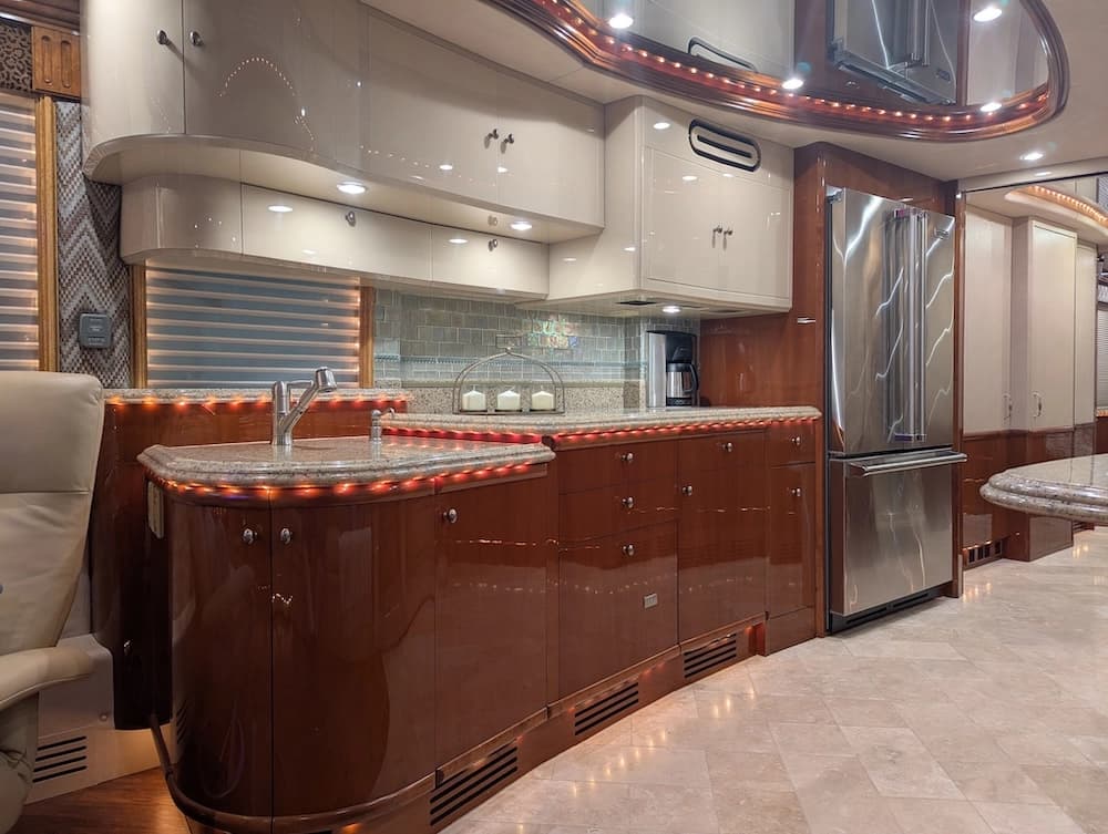 2006 Prevost Liberty Elegant Lady H3-45 Motorcoach - Image 24