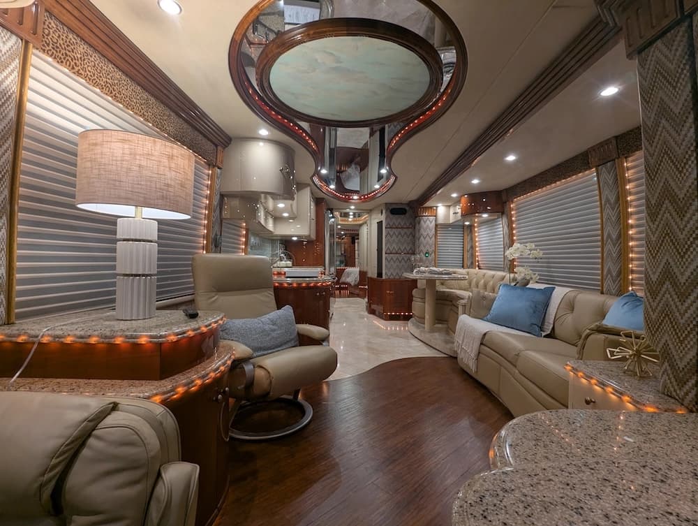 2006 Prevost Liberty Elegant Lady H3-45 Motorcoach - Image 27