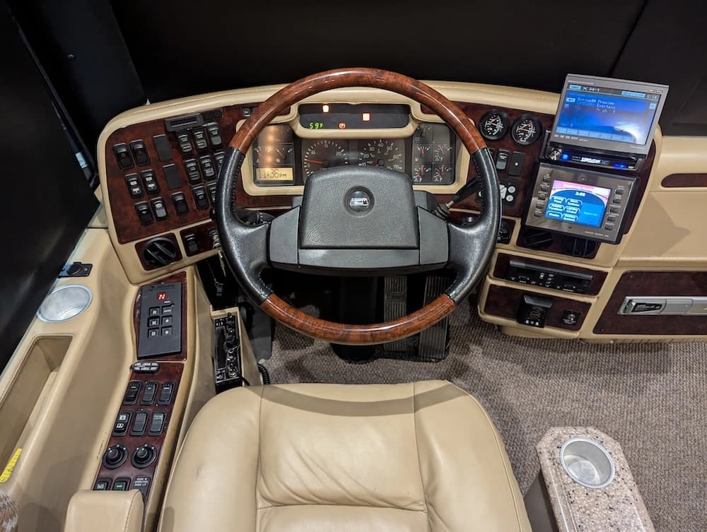 2006 Prevost Liberty Elegant Lady H3-45 Motorcoach - Image 5