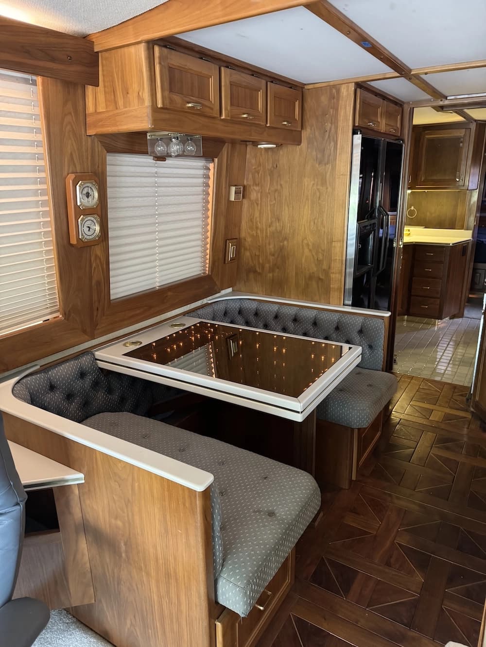 1992 Prevost Beaver XL 40 Motorcoach - Image 12