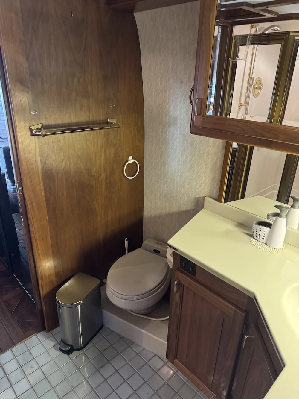 1992 Prevost Beaver XL 40 Motorcoach - Image 14