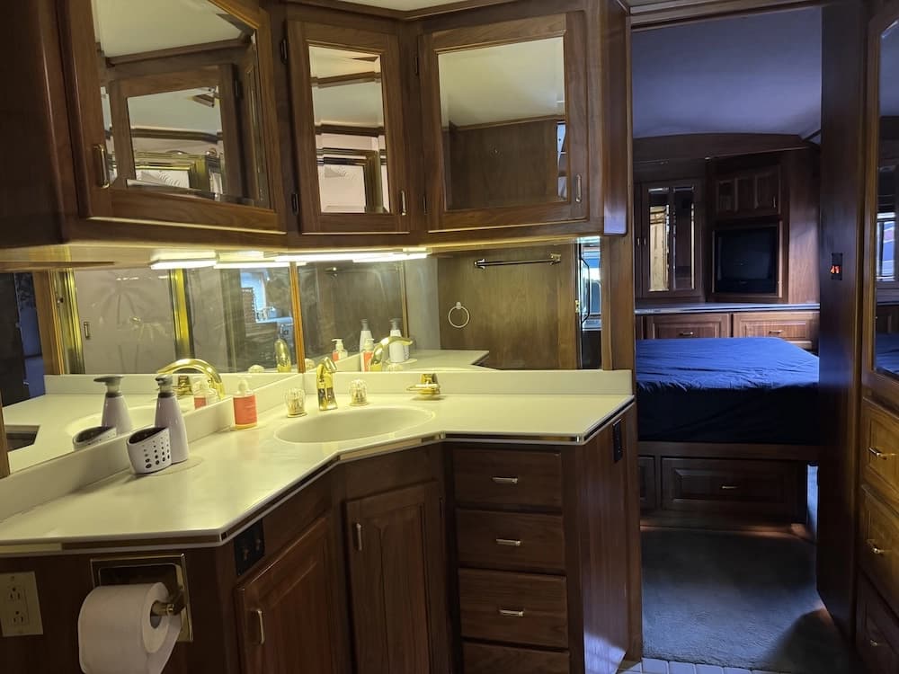 1992 Prevost Beaver XL 40 Motorcoach - Image 15
