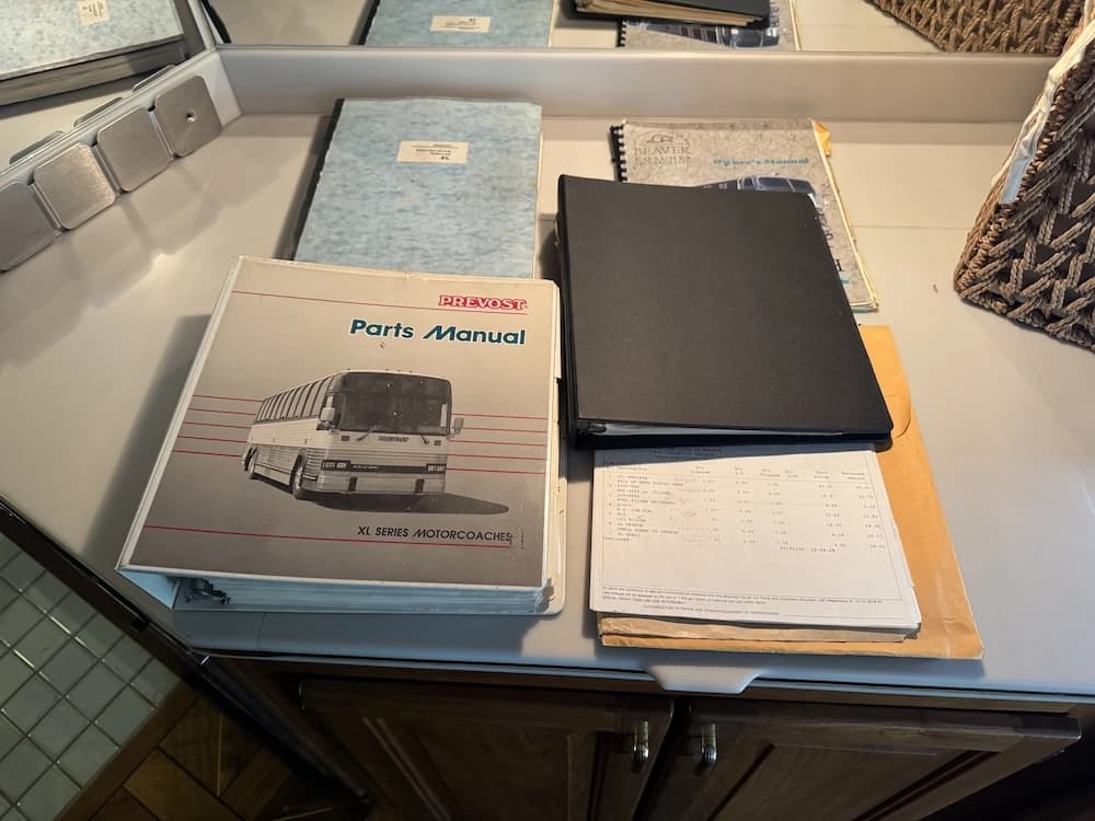 1992 Prevost Beaver XL 40 Motorcoach - Image 5