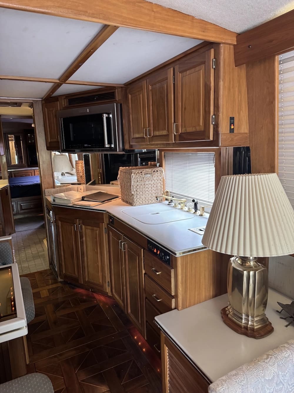 1992 Prevost Beaver XL 40 Motorcoach - Image 7