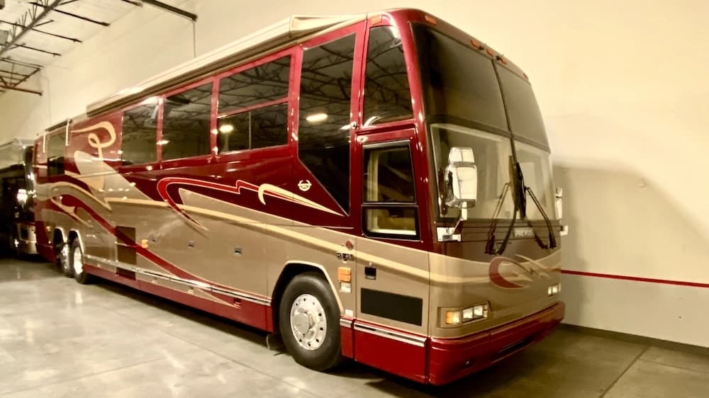 2000 Prevost Marathon H3-45 Motorcoach - Image 1