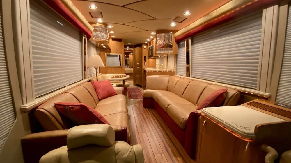 2000 Prevost Marathon H3-45 Motorcoach - Image 2