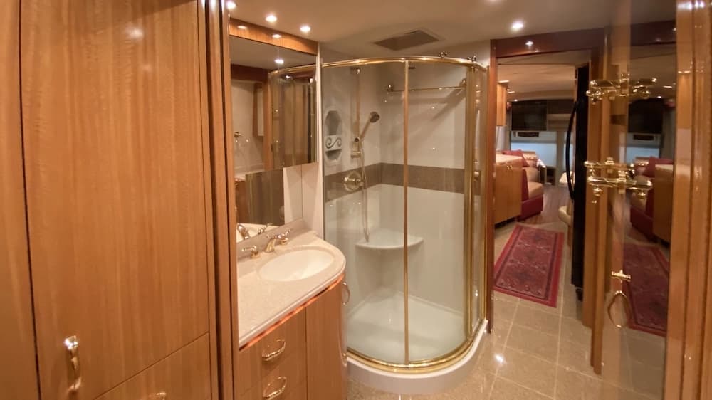 2000 Prevost Marathon H3-45 Motorcoach - Image 11