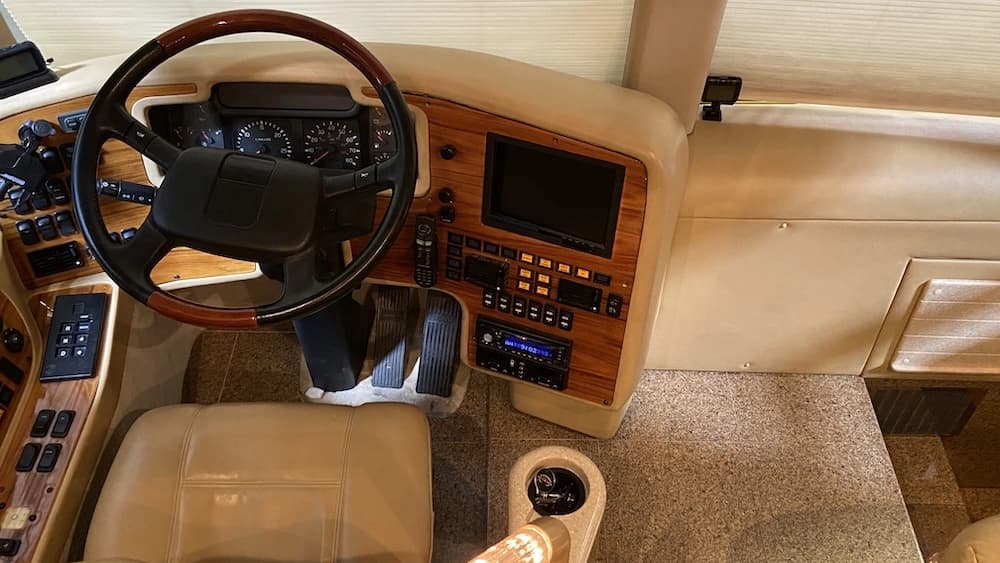 2000 Prevost Marathon H3-45 Motorcoach - Image 12