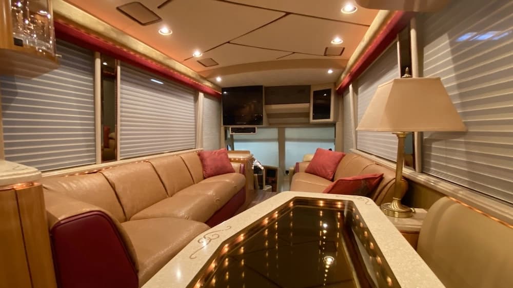 2000 Prevost Marathon H3-45 Motorcoach - Image 4