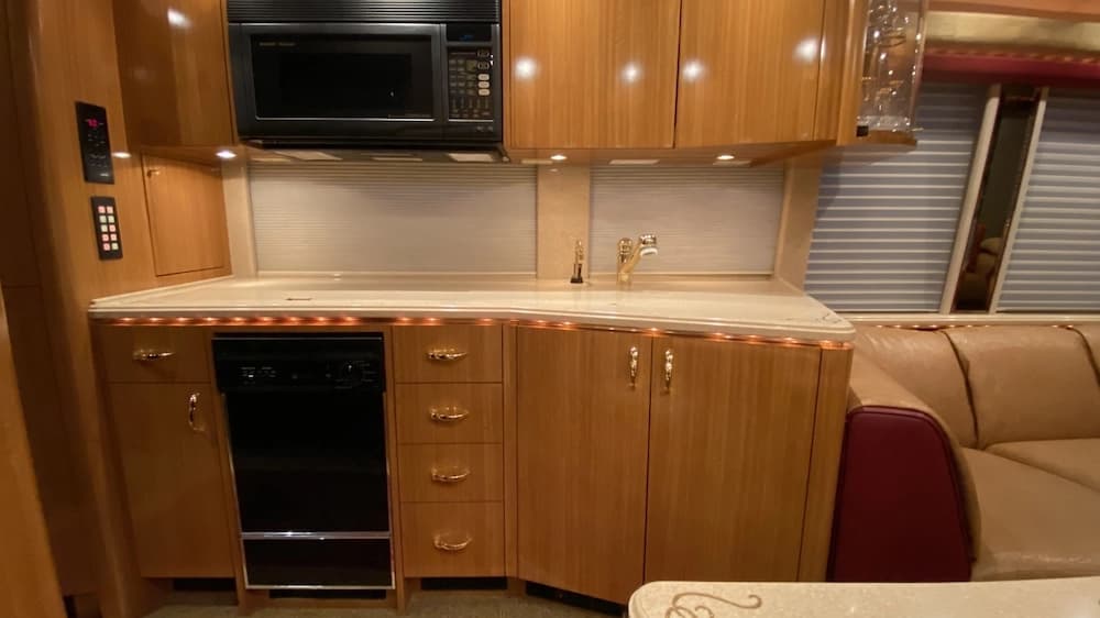 2000 Prevost Marathon H3-45 Motorcoach - Image 5