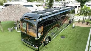 2015 Prevost Marathon X3 bus