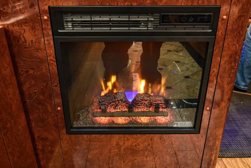 2015 Prevost Marathon X3 Motorcoach - Image 14