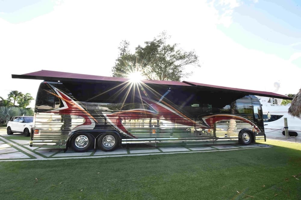 2015 Prevost Marathon X3 Motorcoach - Image 7