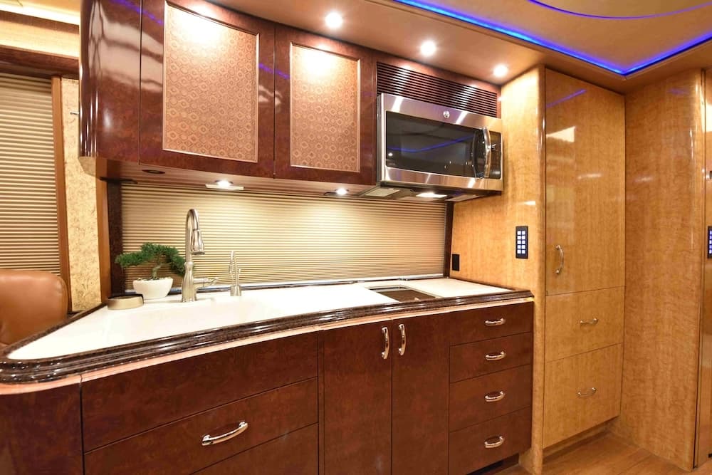 2015 Prevost Marathon X3 Motorcoach - Image 9