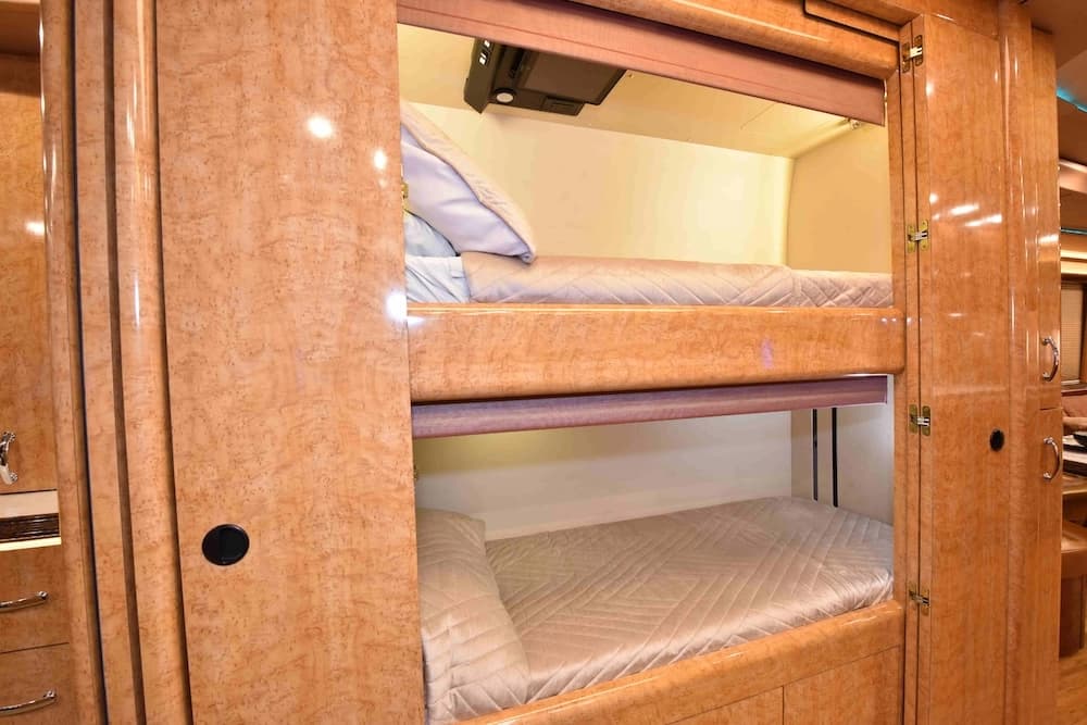 2015 Prevost Marathon X3 Motorcoach - Image 10