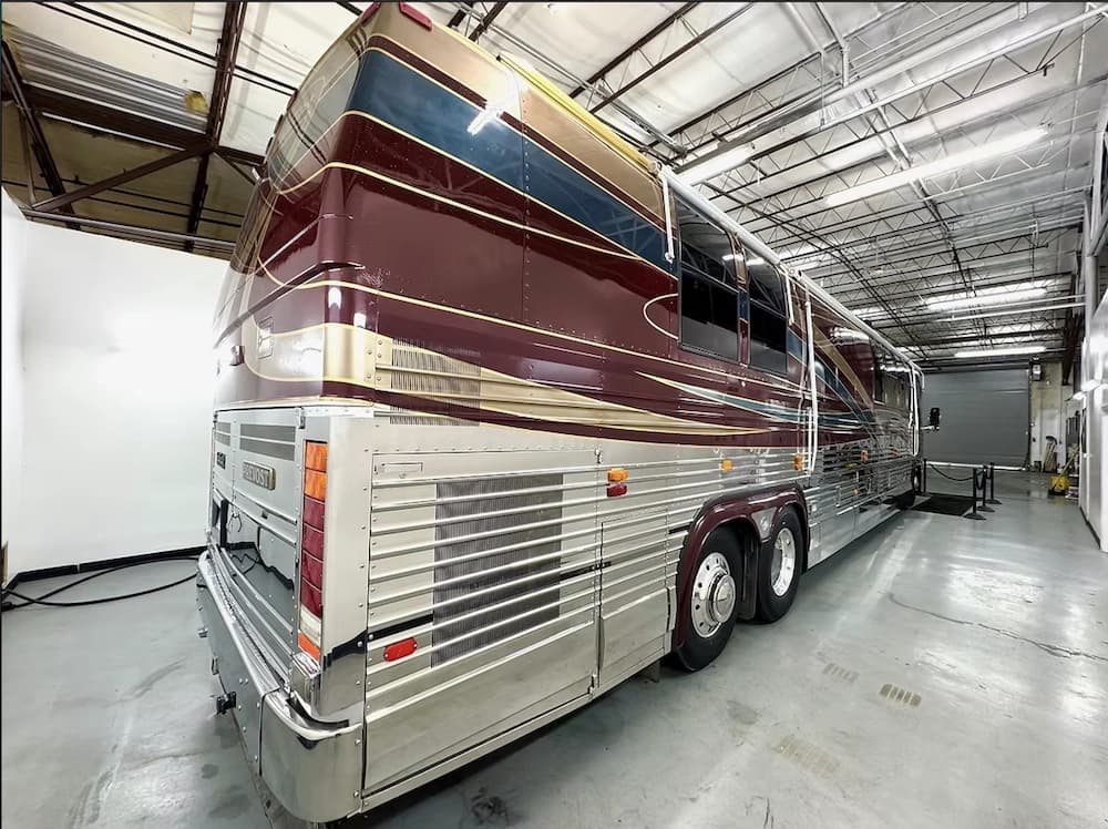 1999 Prevost Royale XL Motorcoach - Image 2