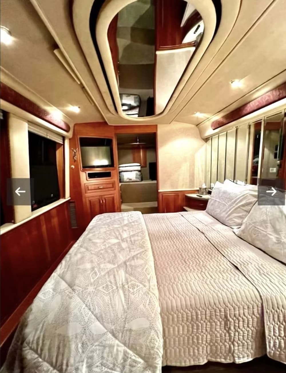 1999 Prevost Royale XL Motorcoach - Image 11