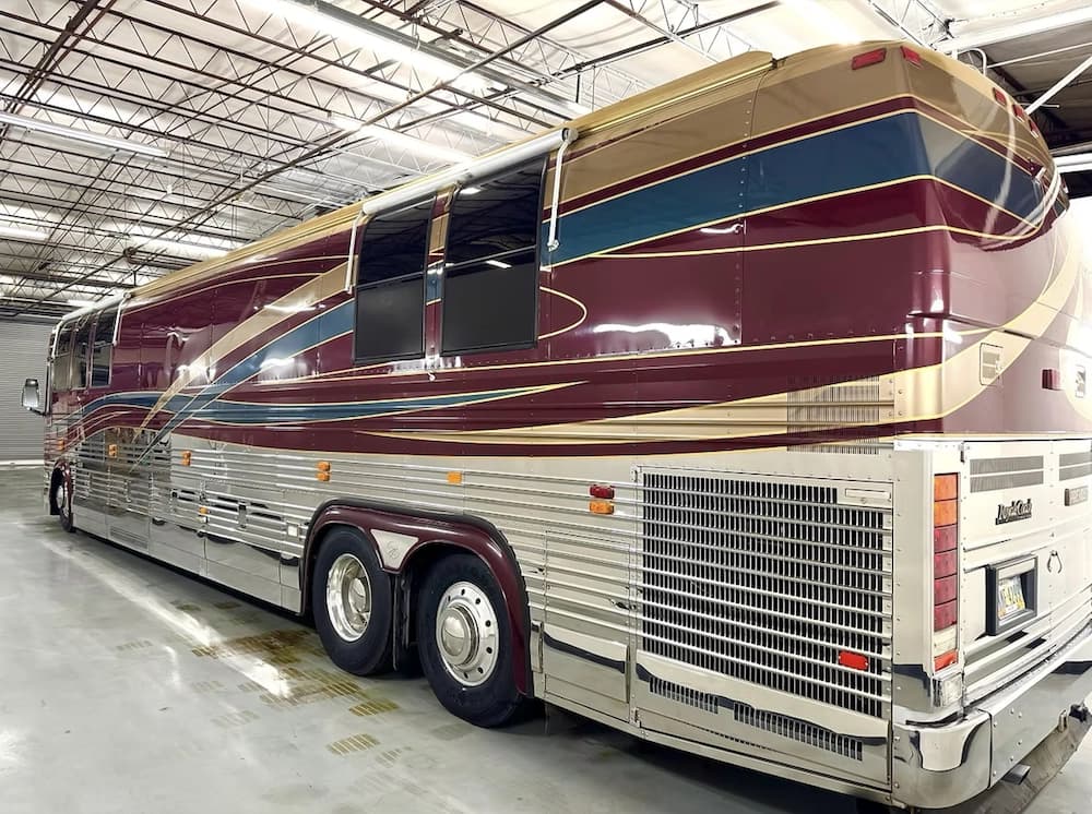 1999 Prevost Royale XL Motorcoach - Image 3