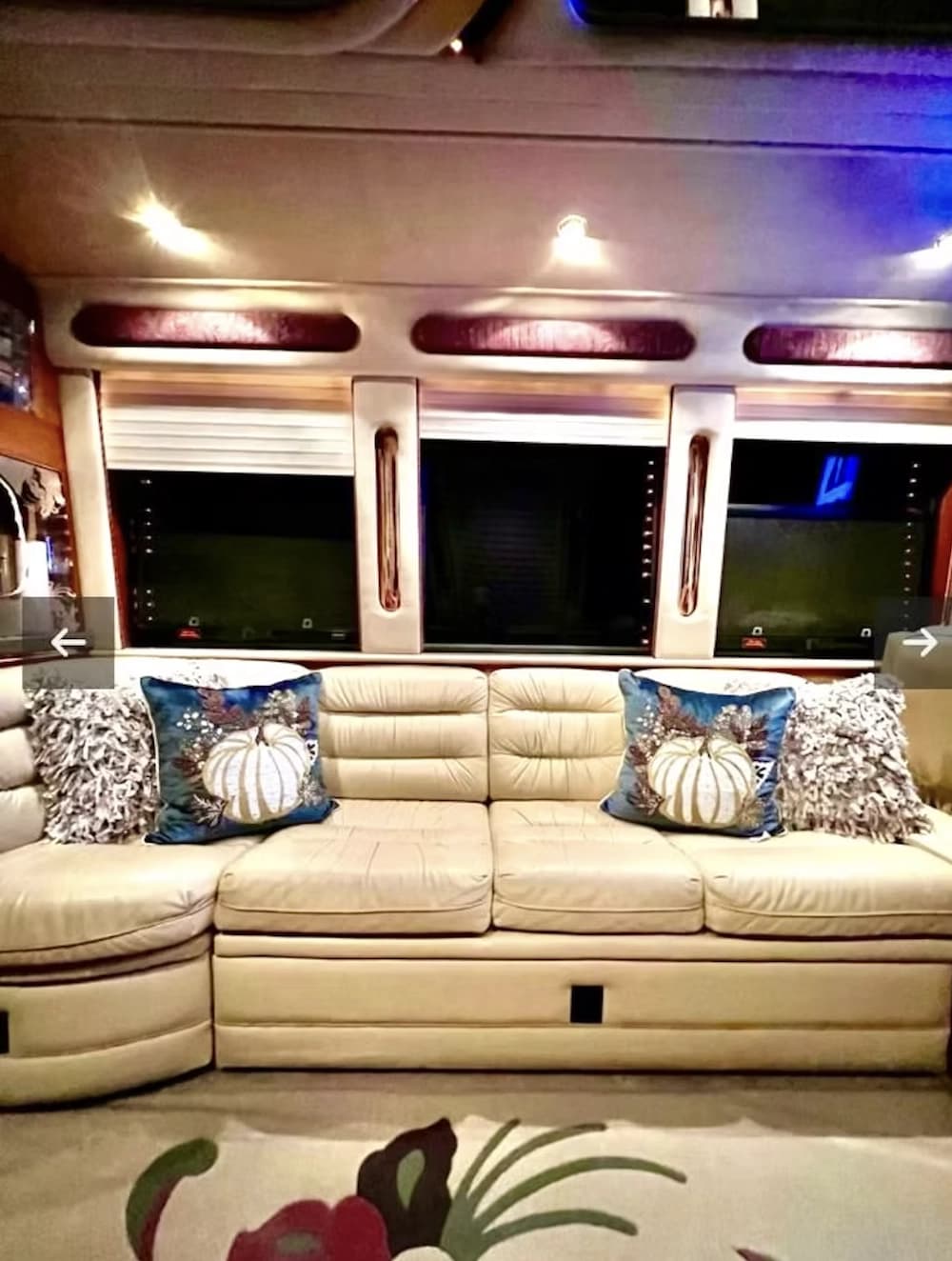 1999 Prevost Royale XL Motorcoach - Image 7