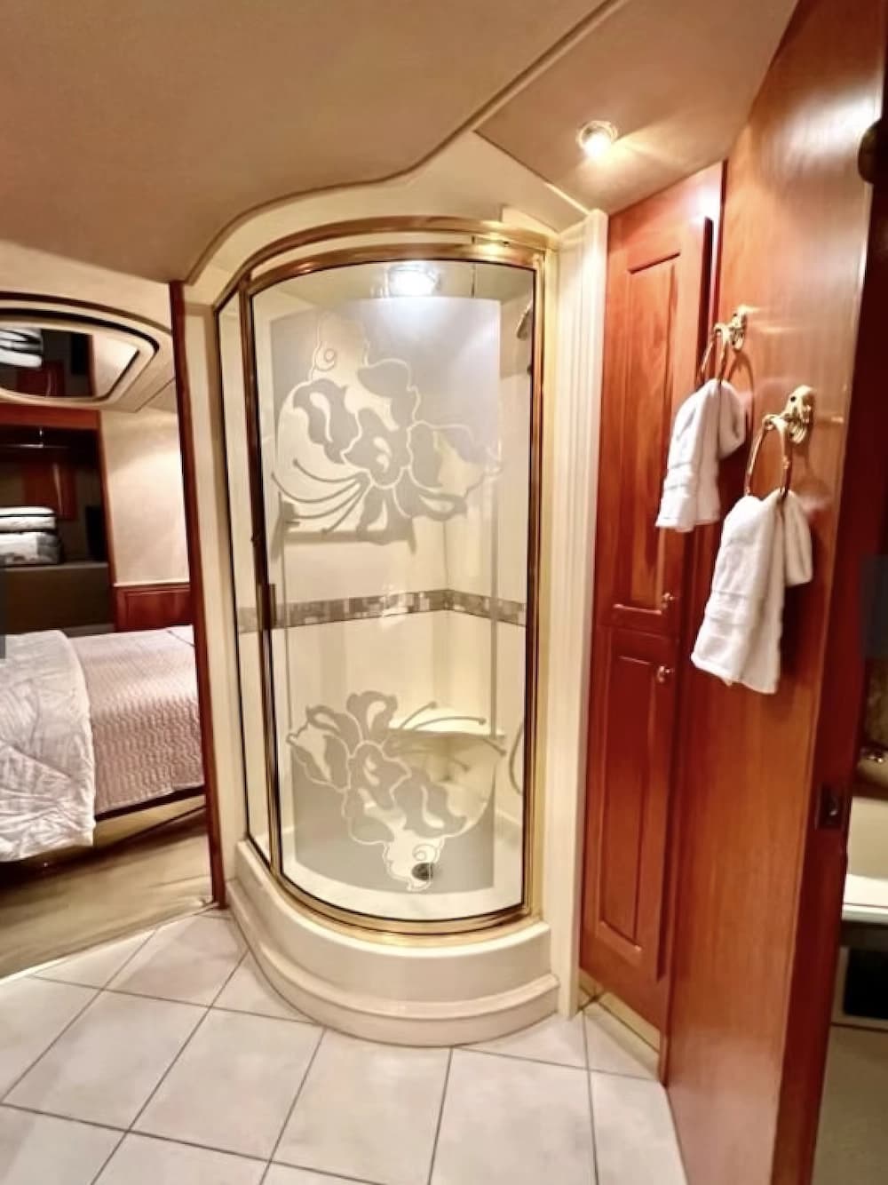 1999 Prevost Royale XL Motorcoach - Image 10