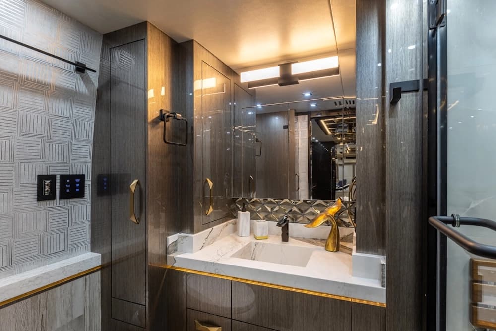 2021 Prevost Millennium H3-45 Motorcoach - Image 18