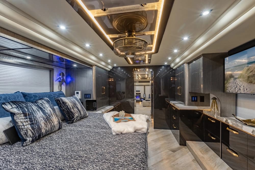 2021 Prevost Millennium H3-45 Motorcoach - Image 19