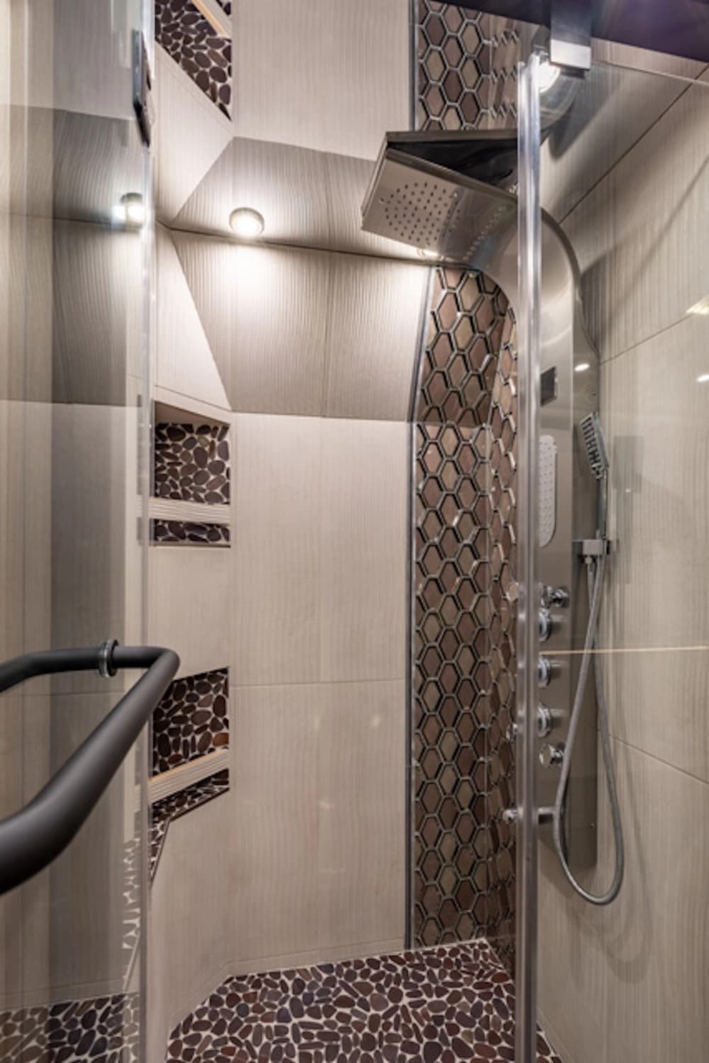 2021 Prevost Millennium H3-45 Motorcoach - Image 10
