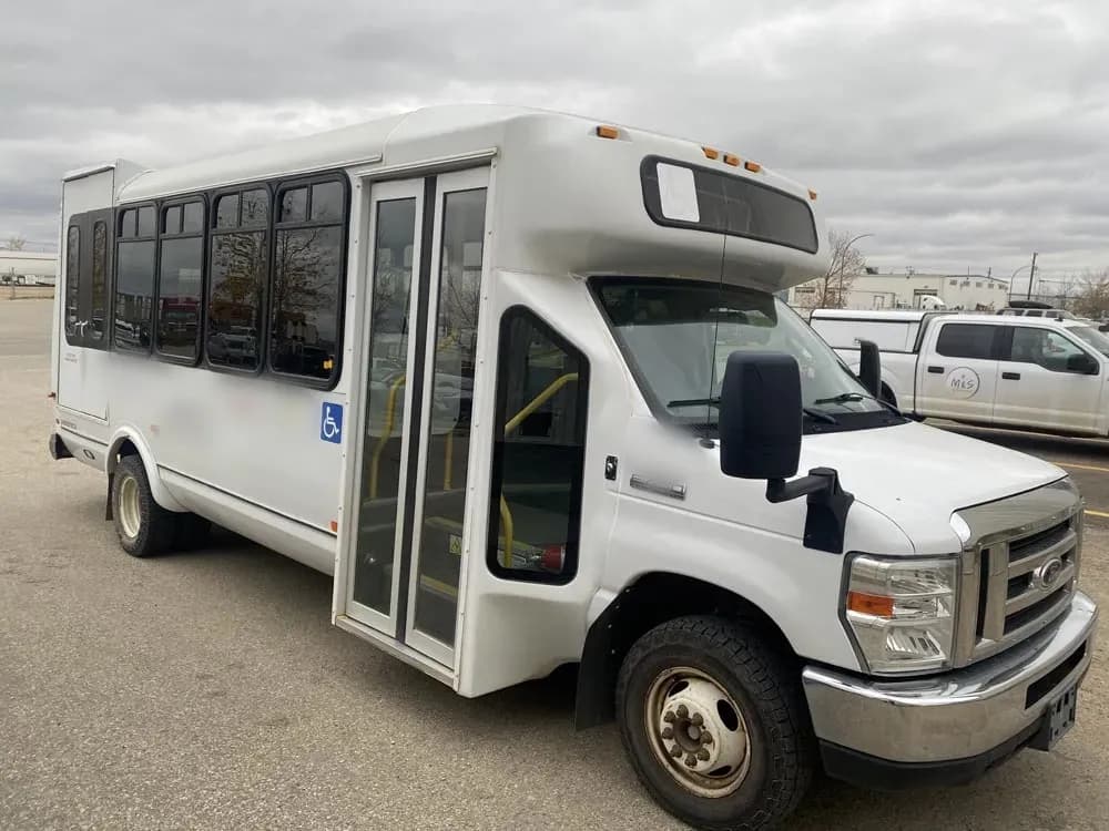 2014 ElDorado Aerotech 240 Shuttle Bus - Image 1