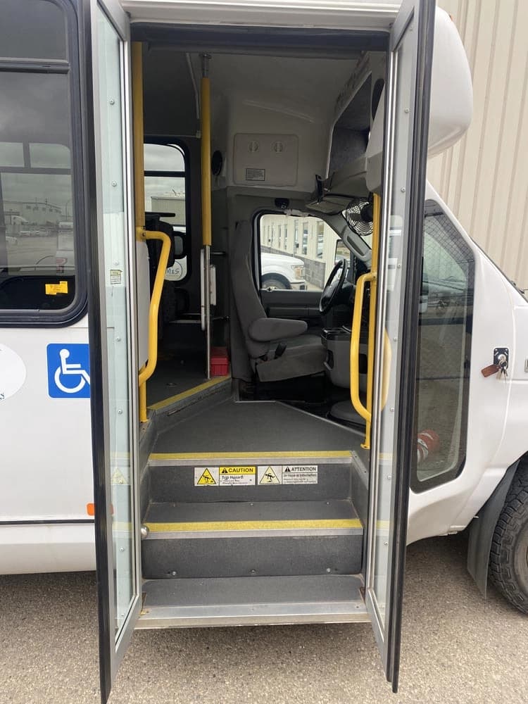 2014 ElDorado Aerotech 240 Shuttle Bus - Image 12