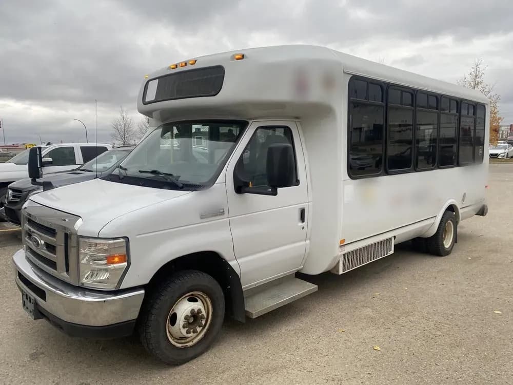 2014 ElDorado Aerotech 240 Shuttle Bus - Image 2