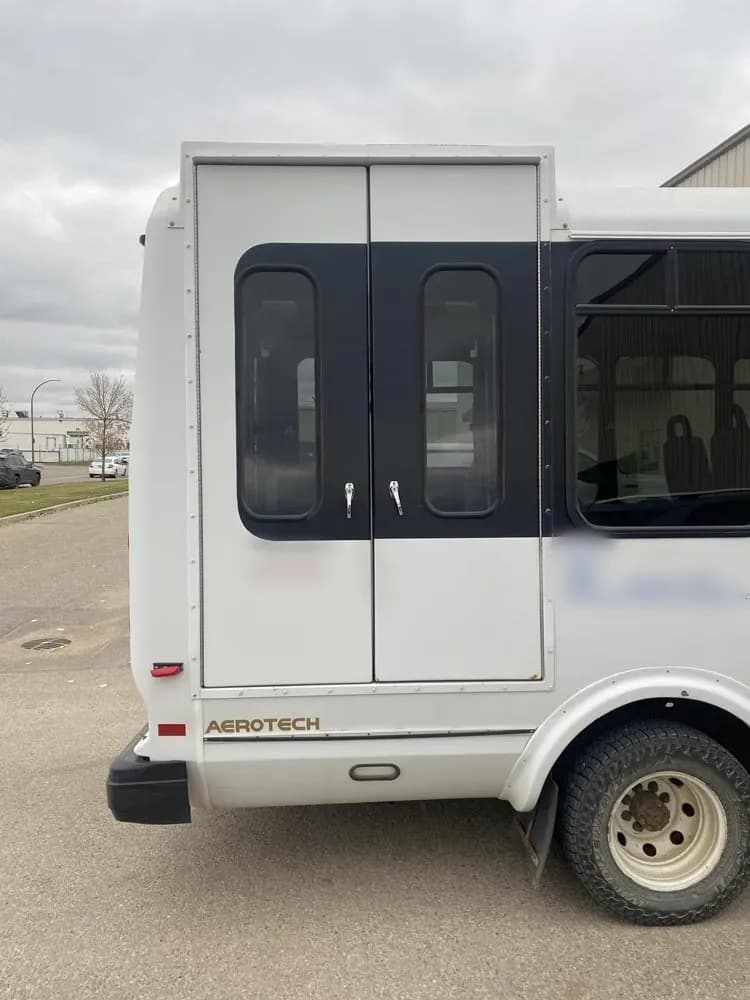 2014 ElDorado Aerotech 240 Shuttle Bus - Image 3