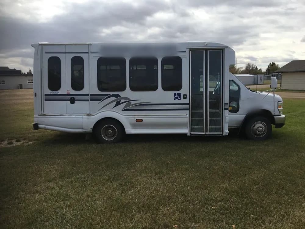 2008 Turtle Top Odyssey Shuttle Bus - Image 2