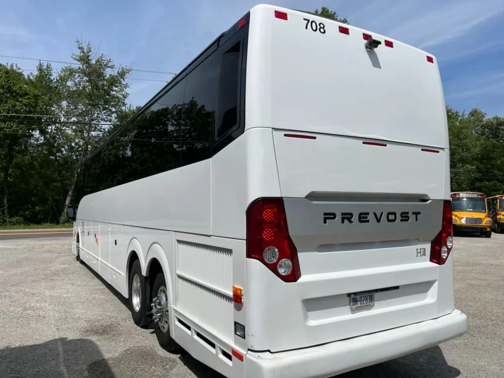 2015 Prevost H345 - Image 3