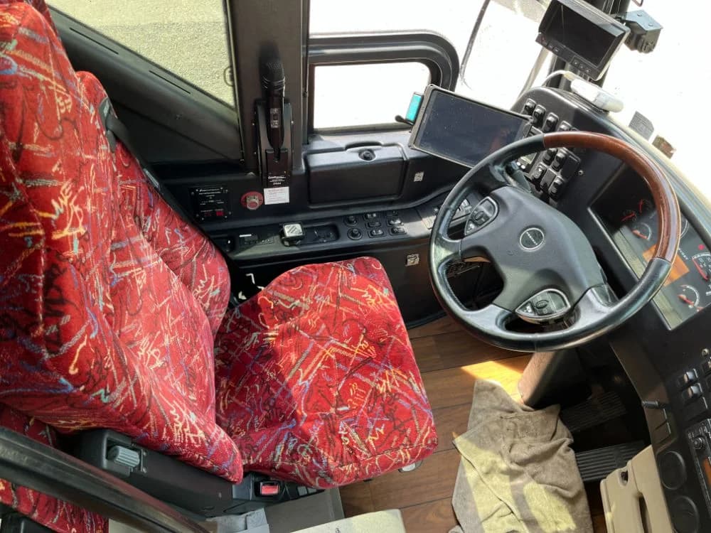 2015 Prevost H345 - Image 5
