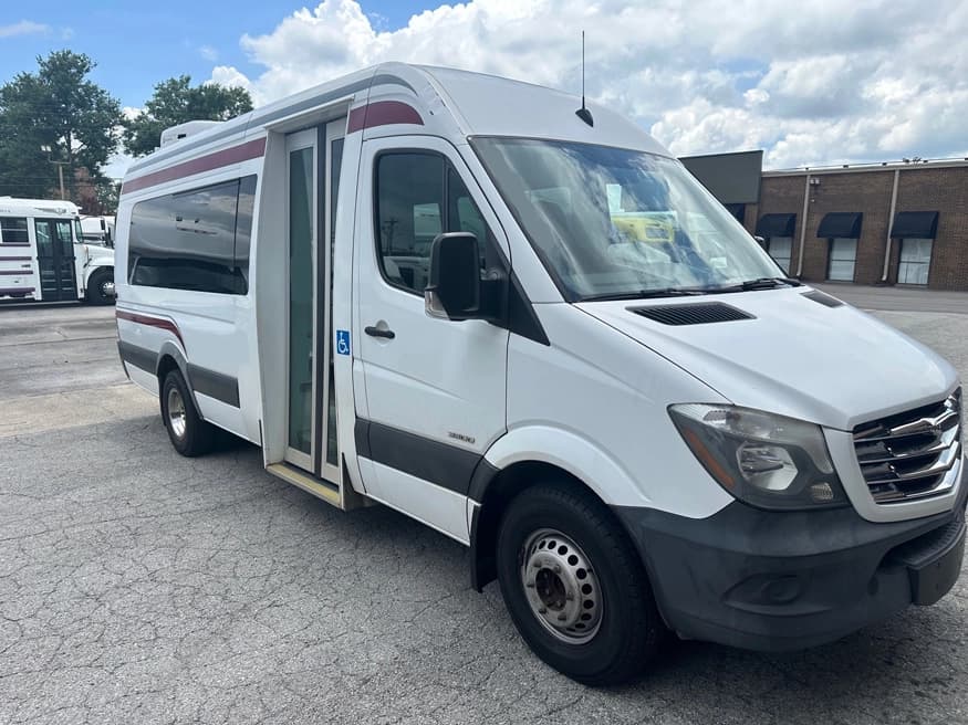 2015 Freightliner Sprinter 3500 Passenger Van - Image 1