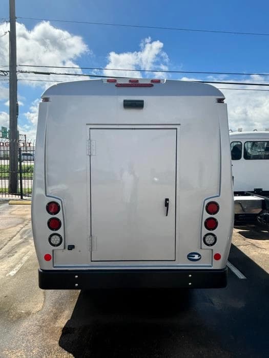 2023 Ford G5 Micro Bird Shuttle Bus - Image 3
