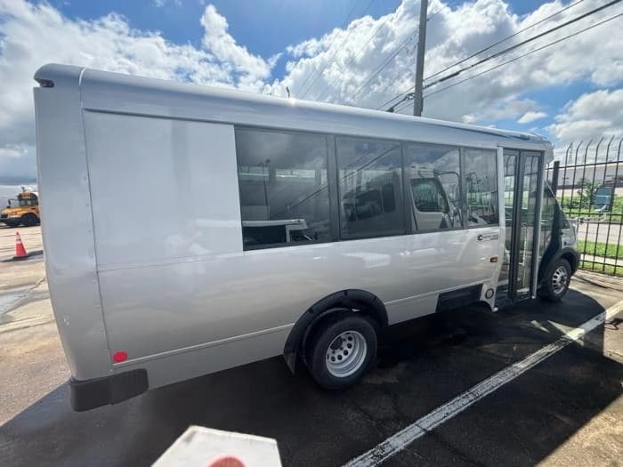 2023 Ford G5 Micro Bird Shuttle Bus - Image 2