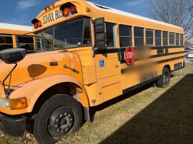 2002 International 3800 School Bus - Image 1