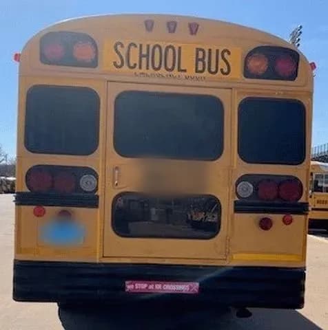 2002 International 3800 School Bus - Image 4