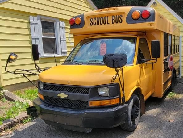 2011 Chevrolet 3500 DRW Collins School Bus - Image 2